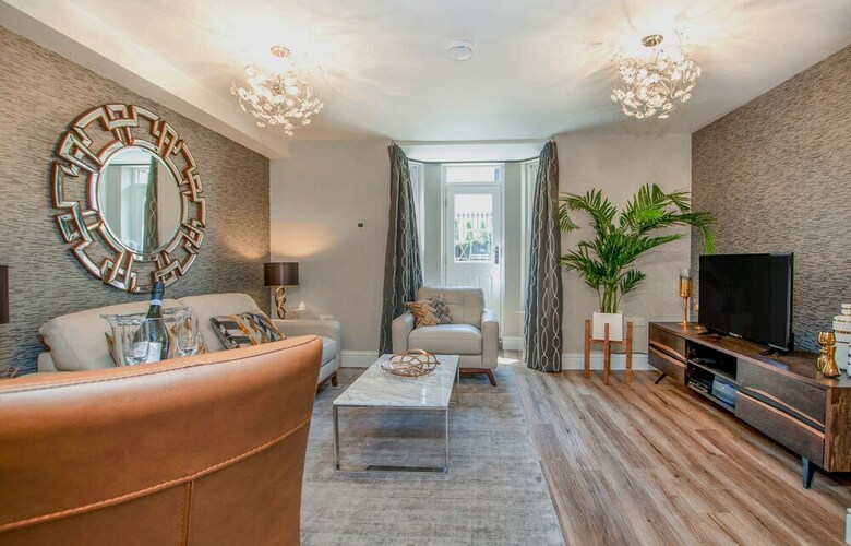 Apartment 8 Bluebridge Court