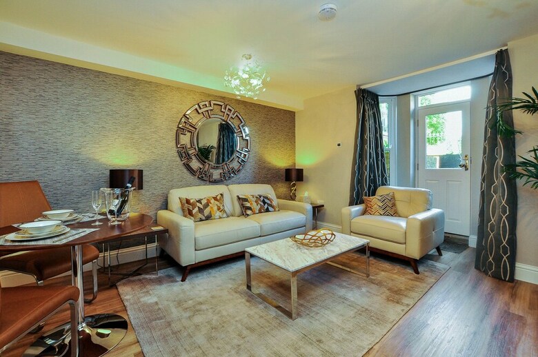 Apartment 8 Bluebridge Court