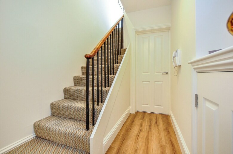 Apartment 8 Bluebridge Court