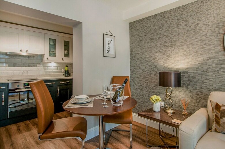 Apartment 8 Bluebridge Court