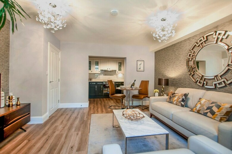 Apartment 8 Bluebridge Court