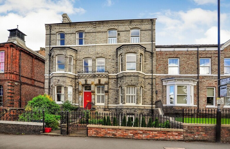 Apartment 8 Bluebridge Court