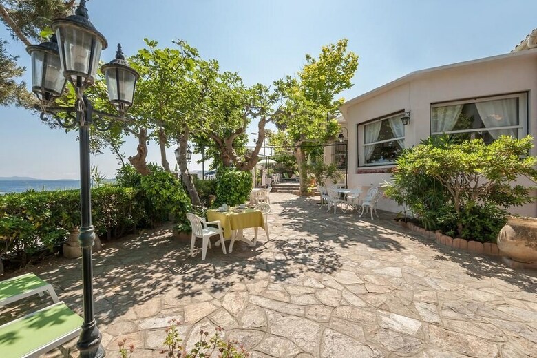 Hotel H�tel Astria Beach La Falaise
