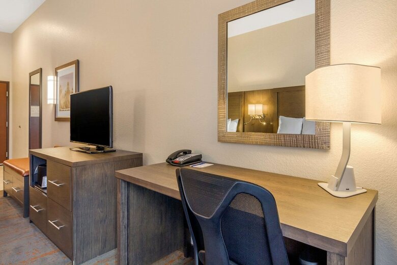Hotel Comfort Inn & Suites Denver Northeast Brighton
