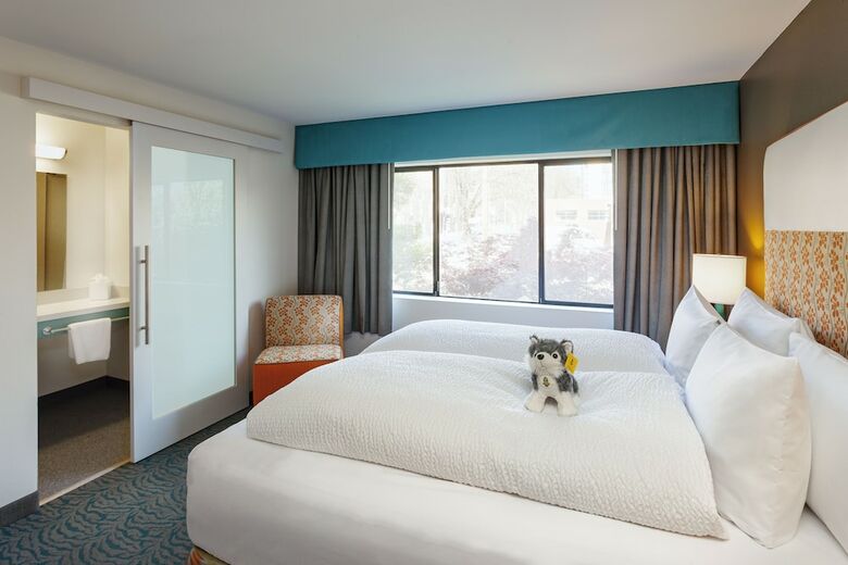 Hotel Staypineapple, University Inn, University District Seattle