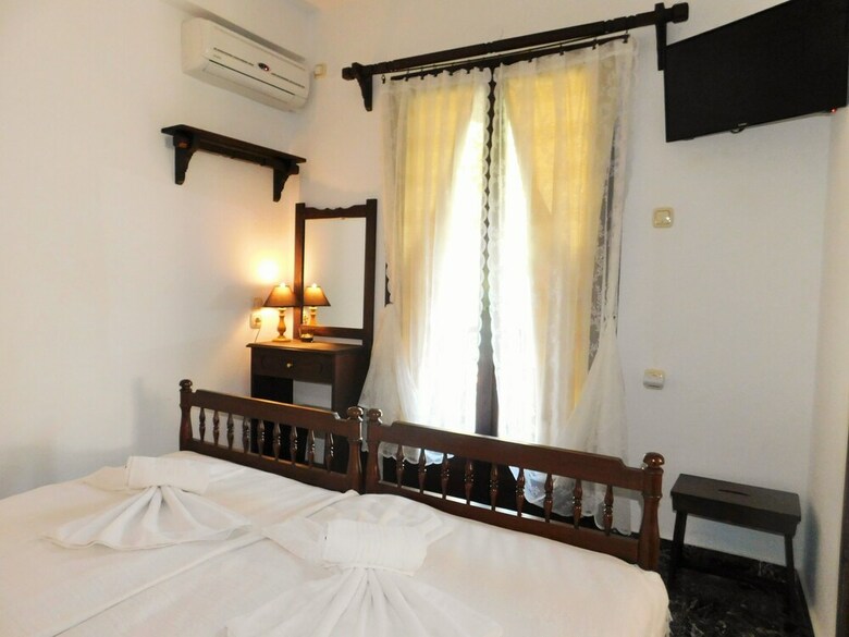 Hotel To Kalivi
