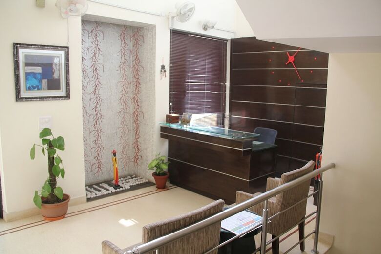 Bed & Breakfast Ahuja Residency Parklane