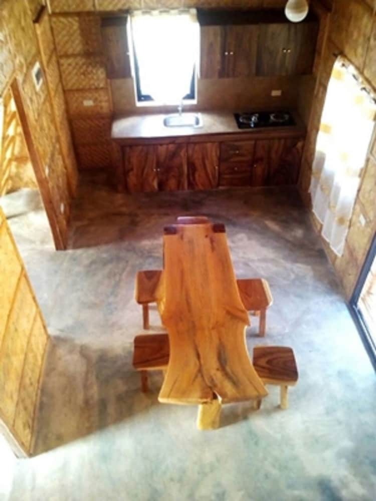 Hotel Calayo Beach Resort