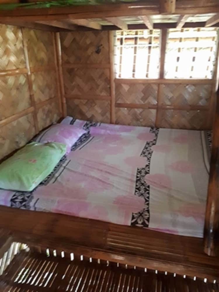 Hotel Calayo Beach Resort