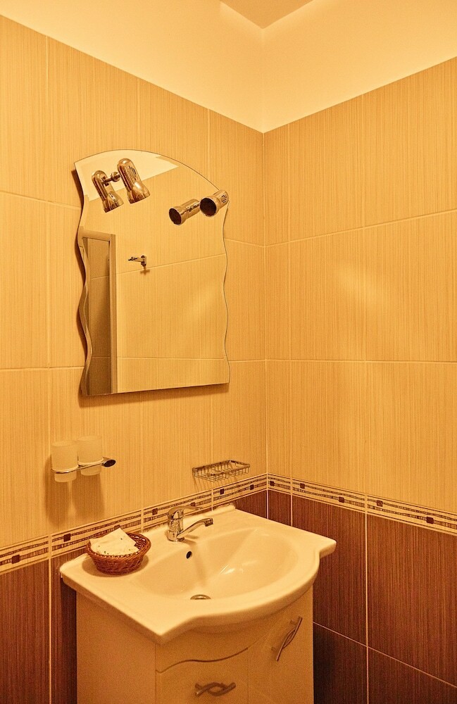 Gabizz Apartments - Near Farul Stadium