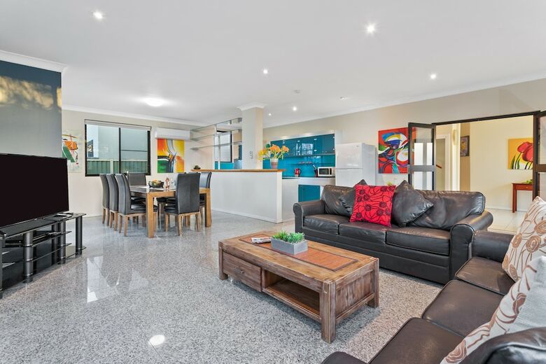 Villa De Marseilles - Melbourne