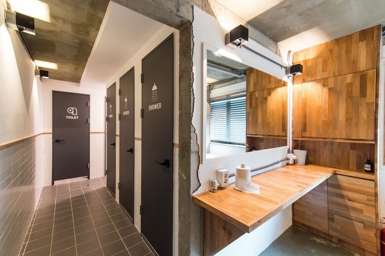 Hostal The Cube Hotel - Hostel