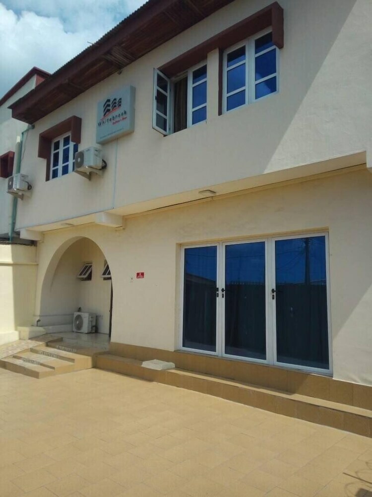 Hotel Whitebrook Suites And Bar