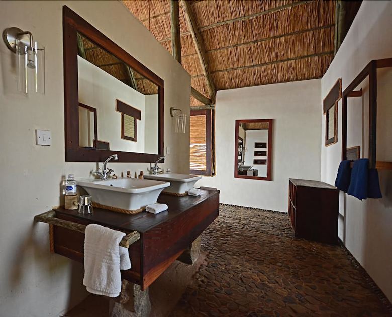 Posada Lake Shore Lodge & Campsite