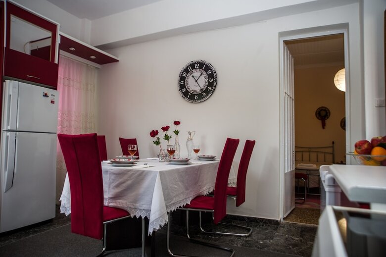 Apartamentos Traditional House With Seaview, Next To The Beach
