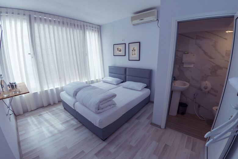 Hostal Art Hostel & Apartments