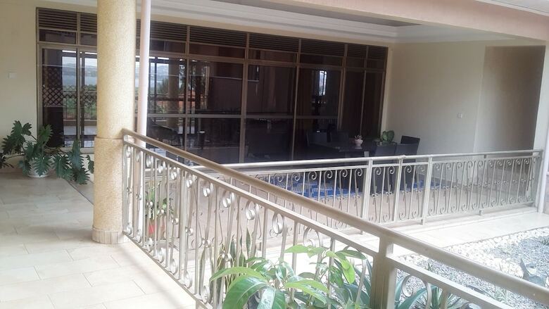 Hotel Lake Breeze House