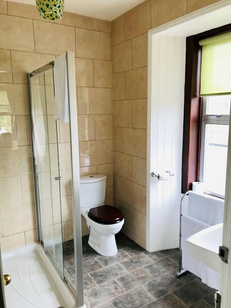 Invershin Hotel Bunkhouse & Bar