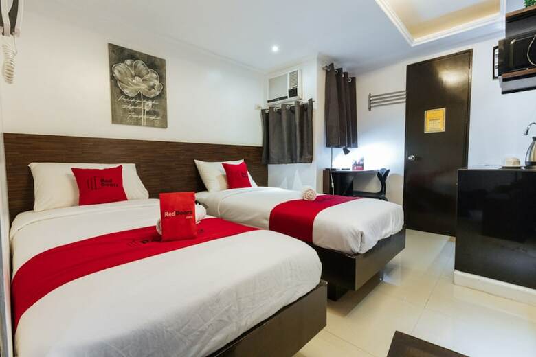 Hotel Reddoorz Plus @ Poblacion Makati