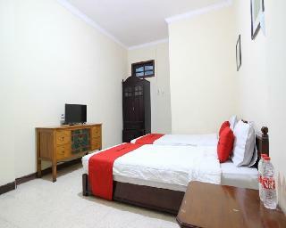 Hotel Reddoorz @ Mantrijeron 2