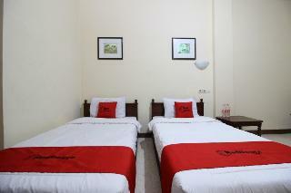 Hotel Reddoorz @ Mantrijeron 2