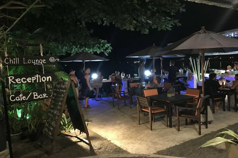 Hostal Chill Inn Beach Cafe & Hostel