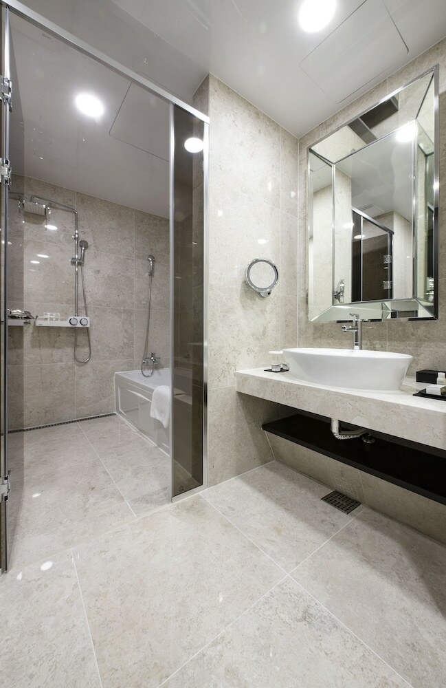 Hotel Ramada Suites By Wyndham Geoje