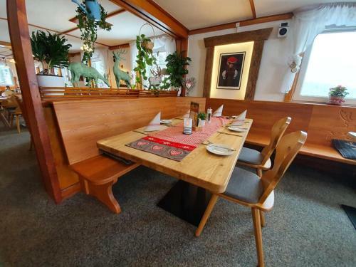 Hostal Gasthaus Zum Hirschen
