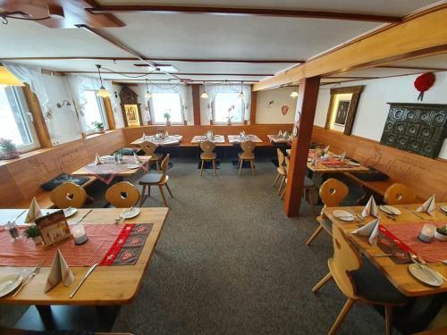 Hostal Gasthaus Zum Hirschen