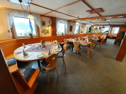Hostal Gasthaus Zum Hirschen