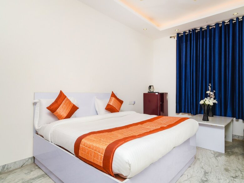 Hotel Oyo 15623 Golden Crystal