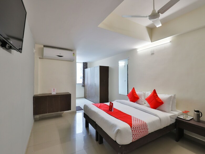 Oyo 14942 Hotel Maple Leaf