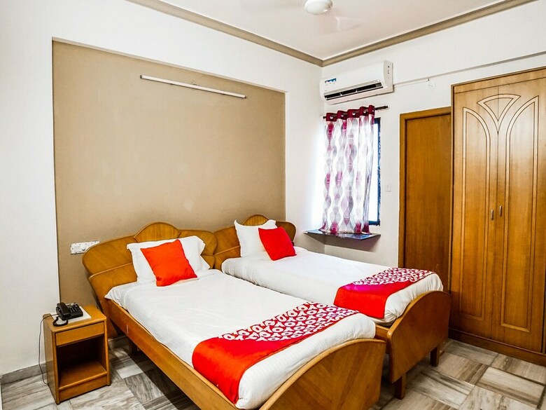 Hotel Oyo 12906 Central Inn