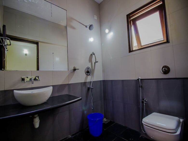 Hotel Oyo 14028 Home Exotic Stay Sangolda