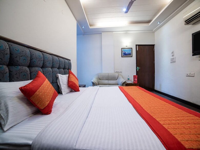 Hotel Oyo 14545 Paamir Residency