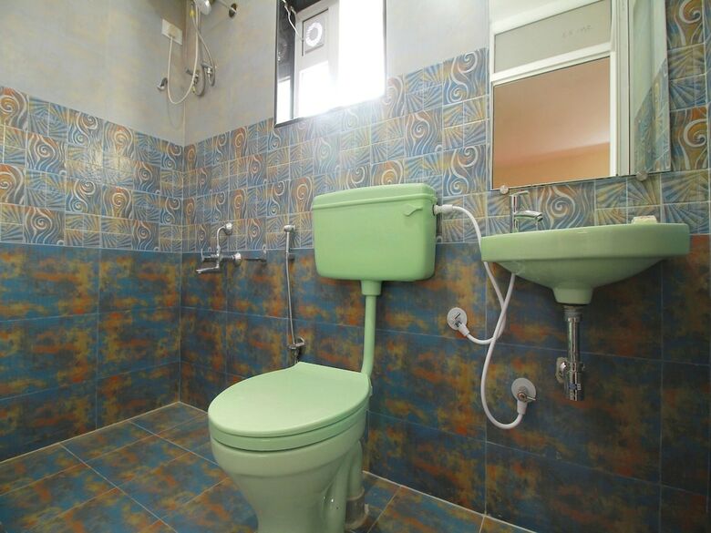 Hotel Oyo 14240 Mohan Residency
