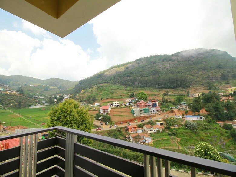 Hotel Oyo 14240 Mohan Residency