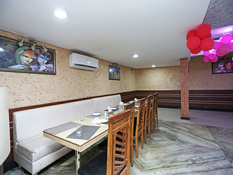 Oyo 13125 Hotel Gwal Palace