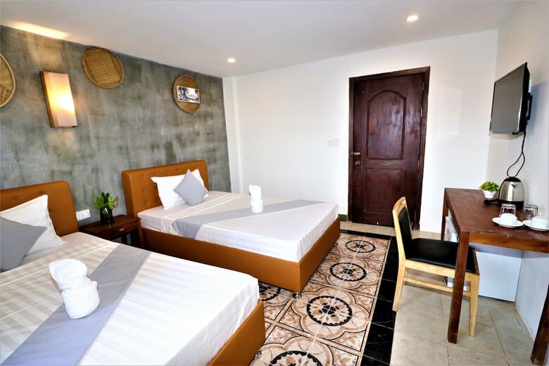 Grand Elevation Hotel