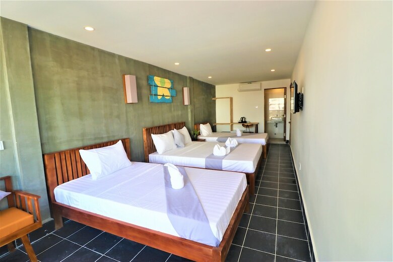 Grand Elevation Hotel