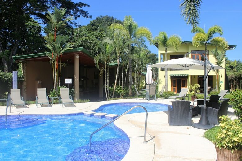 Club Del Cielo Unit 1