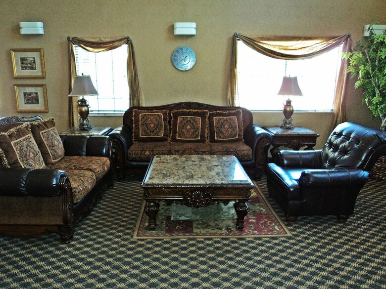 Hotel Us Travelers Inn & Suites