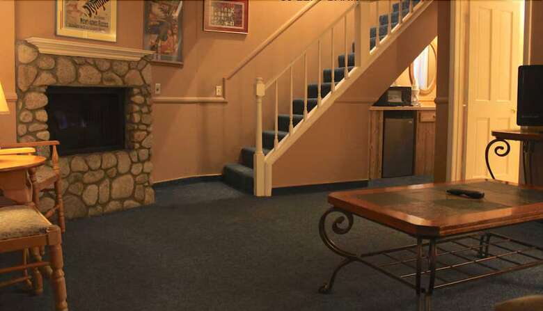 Hotel Saddleback Inn