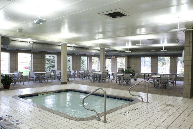 Holiday Inn Express Hotel & Suites St. Cloud