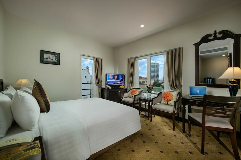 Zephyr Suites Boutique Hotel