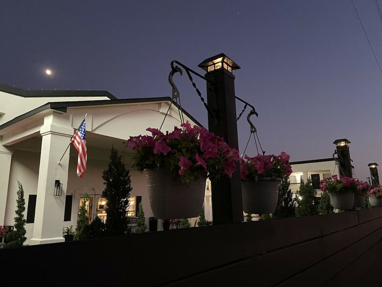Stratus Suites - Boutique Hotel