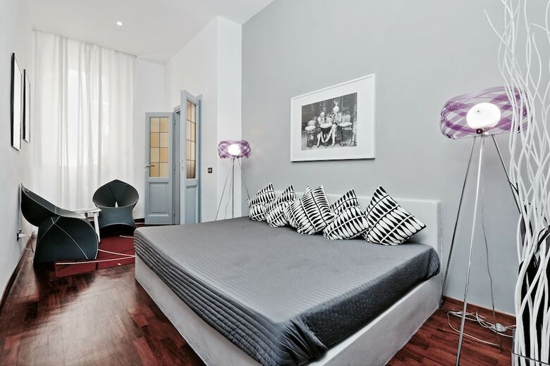 Spanish Steps Apartments