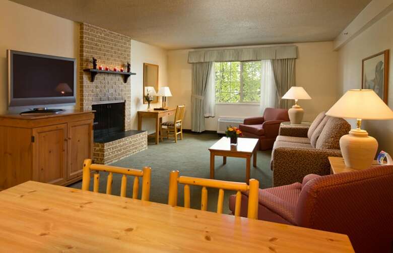 Hotel Coast Inn At Lake Hood