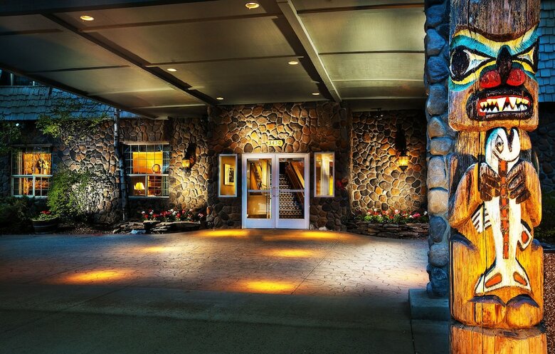 Hotel Coast Inn At Lake Hood