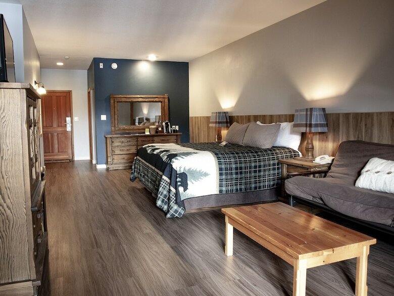 Cabana Glacier House Resort